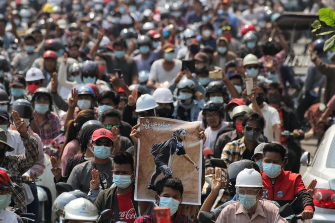 Les funérailles d’un des manifestants tués mercredi à Mandalay