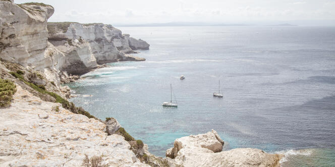 Falaise de calcaire à proximite de Bonifacio en Corse du Sud.
