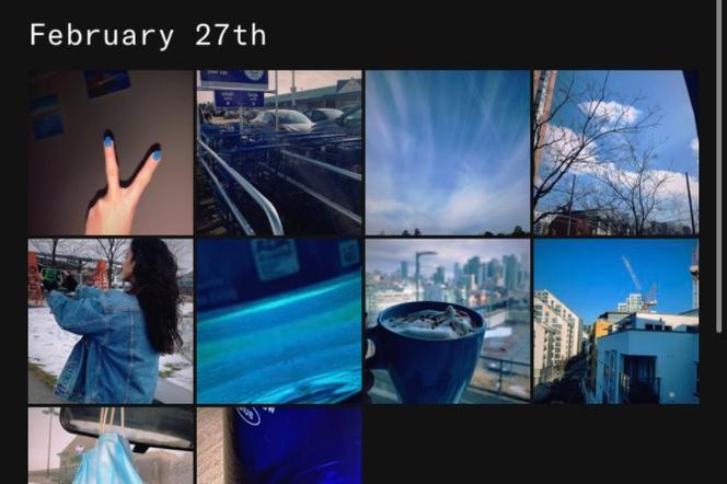 Dans Dispo, les albums collaboratifs respectent souvent un thème commun – ici, la couleur bleue.