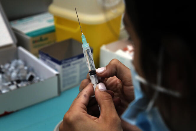 Seuls 40 % des personnels des Ehpad et 30 % des soignants en établissements hospitaliers et de ville ont reçu au moins une dose du vaccin à ce jour.