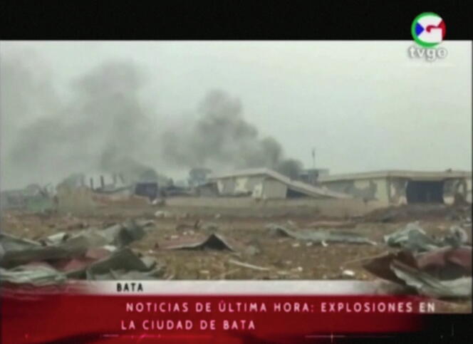 En las primeras imágenes difundidas por la televisión estatal aparecen edificios en ruinas ante columnas de humo negro, en Bata, el domingo 7 de marzo.