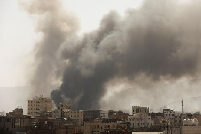 Plusieurs bombardements de la coalition menée par l’Arabie saoudite ont touché Sanaa, au Yémen, dimanche 7 mars.
