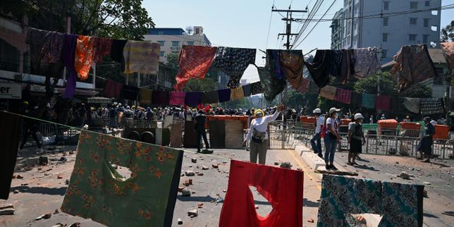 « Nous devons maintenir notre combat au plus haut niveau » : en Birmanie, des milliers de manifestants prodémocratie dans la rue