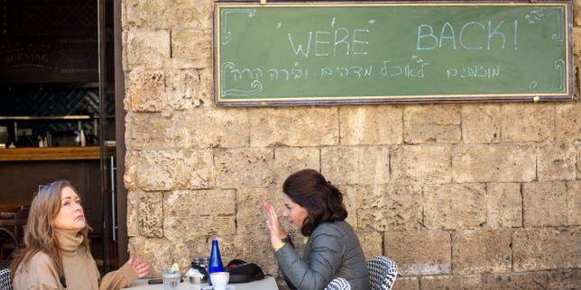 Covid-19 : en Israël, la réouverture des restaurants et le « retour à la vie » après une campagne de vaccination massive