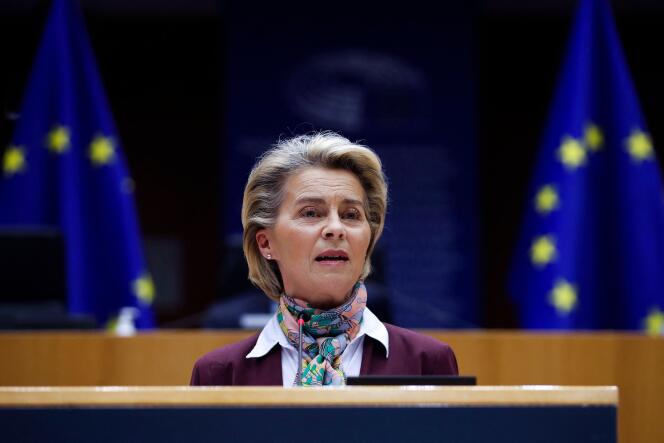 La présidente de la Commission européenne, Ursula von der Leyen, au Parlement européen, à Bruxelles, le 8 mars 2021.