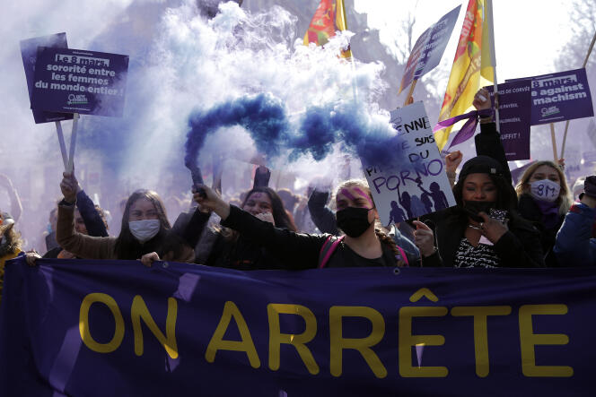 Durante una manifestación por el Día Internacional de los Derechos de la Mujer, en París, el 8 de marzo de 2021.