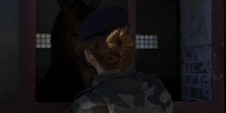 Le 2 janvier dernier, une femme militaire mourait pour la première fois en Opex. Le taux de féminisation des armées avoisine les 15% en France aujourd’hui. Et 7 % des projetés en Opex sont des femmes. Portraits.