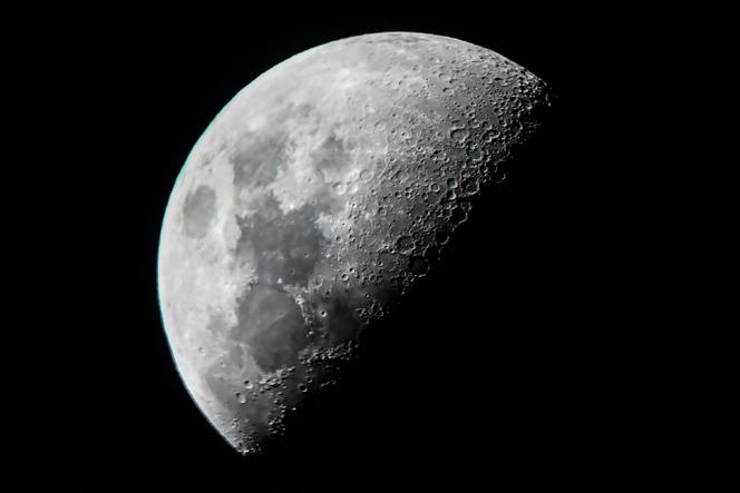 La Lune vue depuis Mandalay, en Inde, le 10 juin 2019.