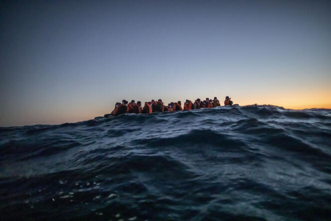 Des personnes originaires d’Afrique secourues par l’ONG espagnole Open Arms en mer Méditerranée, le 12 février 2021.