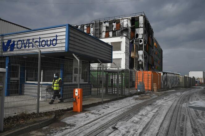 Les bâtiments endommagés de l’entreprise OVH, à Strasbourg, après un incendie qui a détruit plusieurs infrastructures réservées à l’hébergement de données numériques.