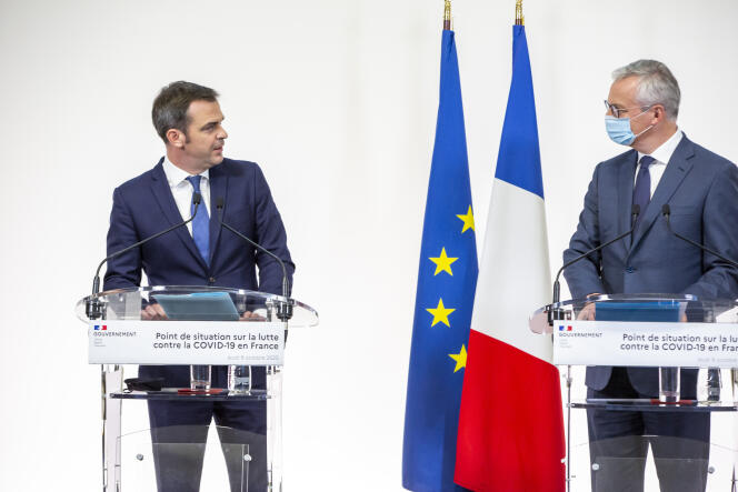 Le ministre de la santé, Olivier Véran, et et celui de l’économie et des finances,  Bruno Le Maire,  lors du point presse sur le Covid, au ministère de la santé à Paris, le 8 octobre 2020.