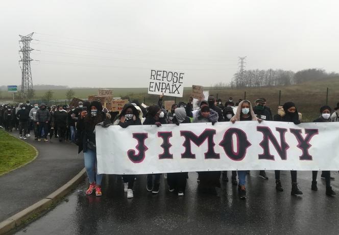 Rassemblement pour demander une enquête sur la mort d’un prisonnier à la prison de Meaux-Chauconin, le 7 février 2021, devant la prison de Meaux.