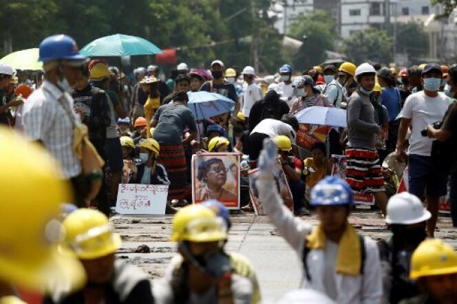 Manifestation contre le coup d’Etat militaire en Birmanie, à Rangoun, le 11 mars.