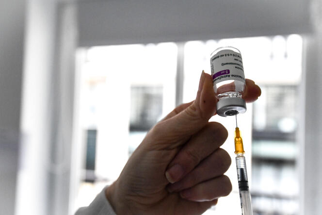 Une fiole du vaccin d’AstraZeneca, le 25 février 2021.
