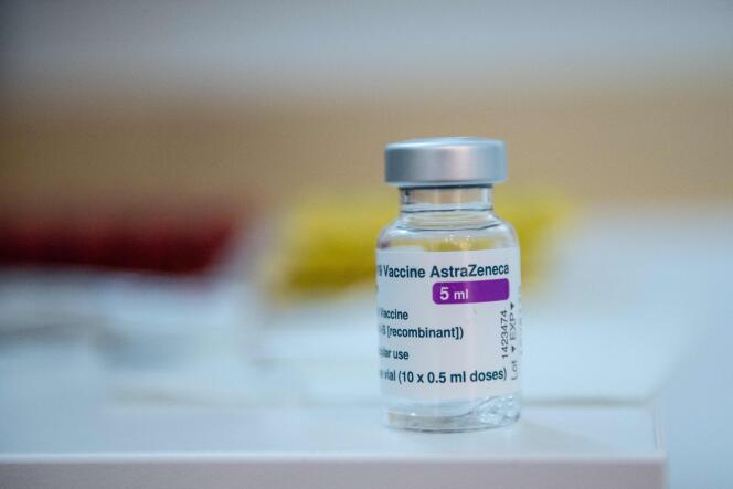 Flacon du vaccin d’AstraZeneca contre le Covid-19.