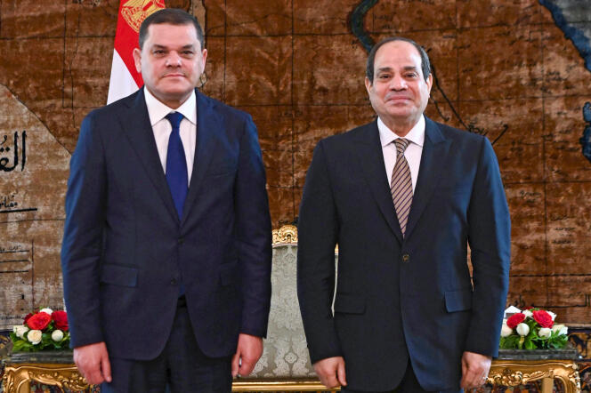 Abdelhamid Dbeibah (à gauche) en compagnie du président égyptien Al-Sissi, au Caire, le 18 février 2021.