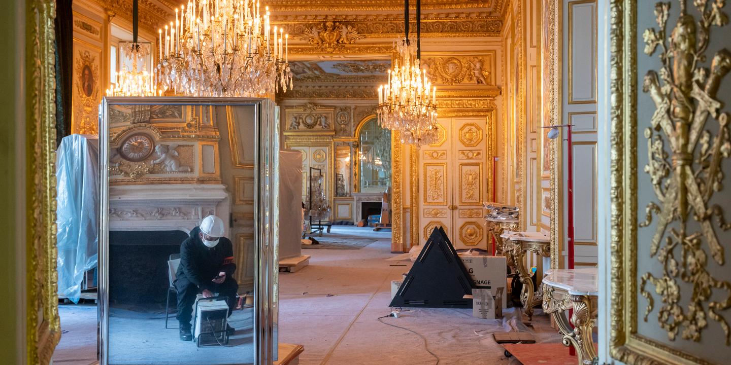 in paris the hotel de la marine regains its 18th century chandelier archyde