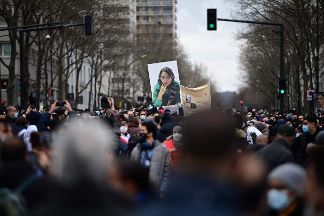 A white march gathered several thousand people in Argenteuil on Sunday 14 March 2021 to pay tribute to Alisha (14) who was killed by two of her comrades.