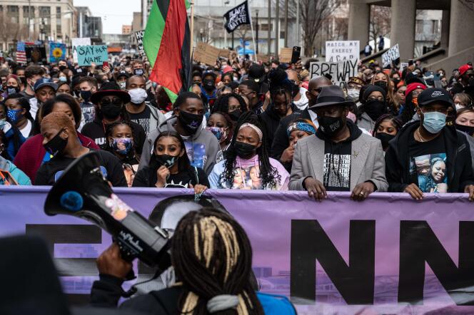 تظاهراتی به یاد Breona Taylor ، نزدیک میدان جفرسون در لوئیزویل ، کنتاکی ، شنبه ، 13 مارس.