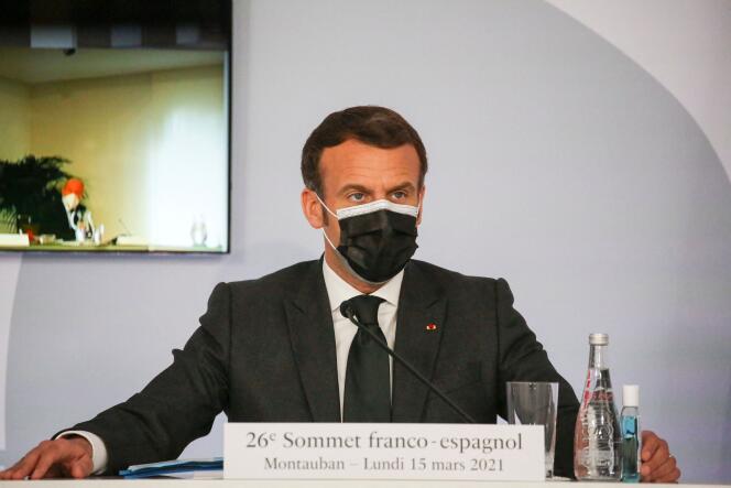 Le chef de l’Etat, Emmanuel Macron, assiste au 26e sommet franco-espagnol à Montauban (Tarn-et-Garonne), le 15 mars 2021.