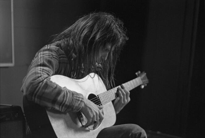 Neil Young en concert au Cuesta College de San Luis Obispo (Californie), le 6 mars 1974.