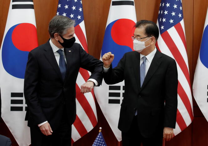 Le secrétaire d’Etat américain, Antony Blinken, et le ministre sud-coréen des affaires étrangères, Chung Eui-yong, à Séoul, jeudi 18 mars.