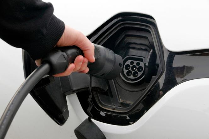 Partir en vacances à bord d’une automobile dont l’autonomie dépasse à peine les 200 kilomètres reste problématique...