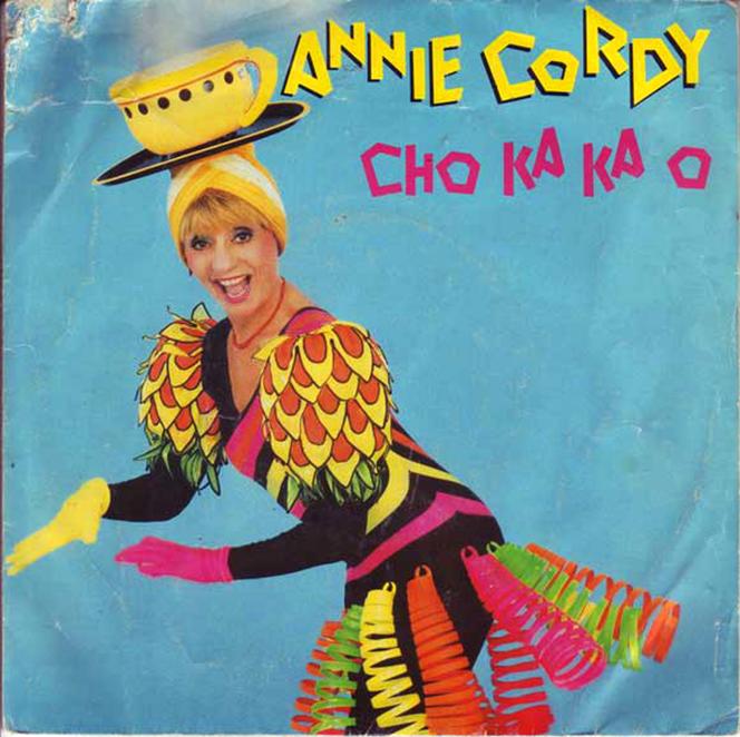 La chanson incriminée, qui date de 1985, comporte un « cliché, racisme insidieux à pointer et à déconstruire », selon le Collectif Mémoire coloniale.