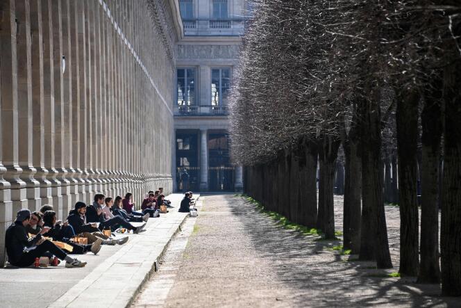 Dans le jardin du Palais-Royal, à Paris, le 20 mars.