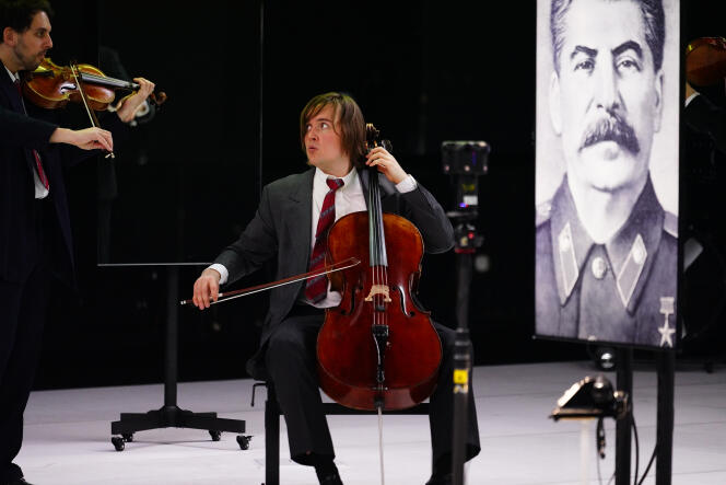 L’altiste Vladimir Percevic et le violoncelliste Ivan Karizna, le 12 mars, dans le concert-spectacle « Staline/Chostakovitch ».
