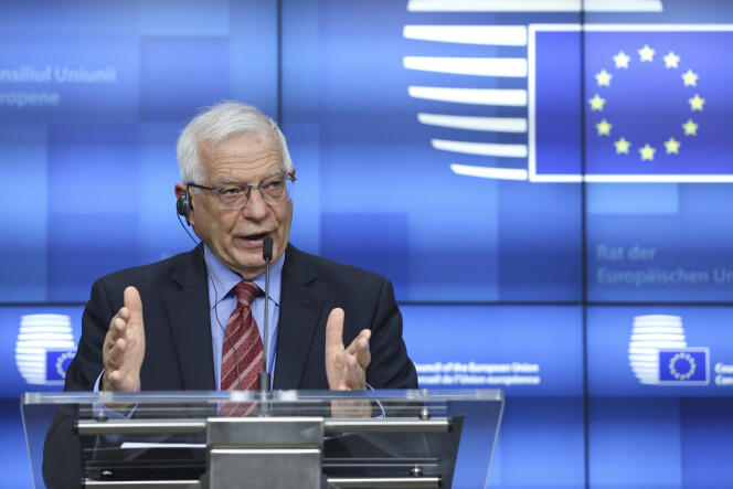 Le chef de la diplomatie de l’Union européenne, Josep Borrell, annonce la prise de « sanctions ciblées » pour des violations des droits humains dans divers pays, dont la Chine, lundi 22 mars 2021 à Bruxelles.