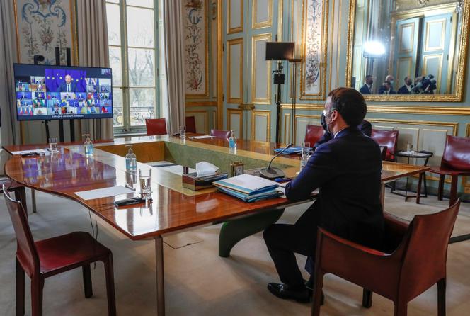 Le président Emmanuel Macron en conférence vidéo pour le sommet de l’UE le 25 mars depuis l’Elysée, à Paris.
