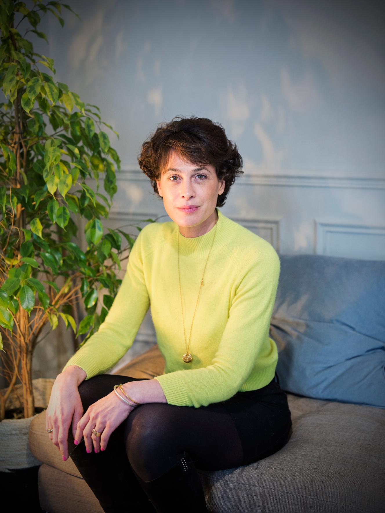 Philippa Motte, consultante et formatrice spécialisée dans la santé mentale et le handicap psychique au travail, à son domicile parisien, le 22 mars 2021.