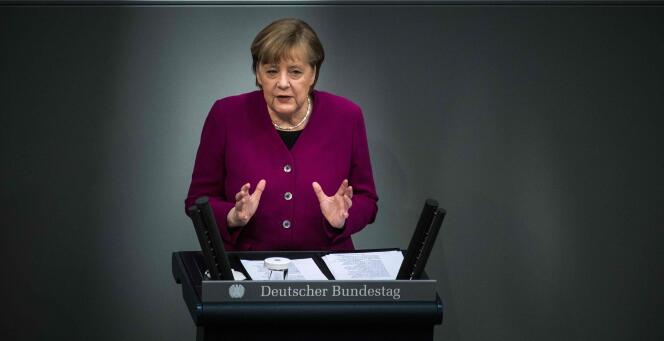 Bundeskanzlerin Angela Merkel am Bundestapel in Berlin am 25. März 2021.