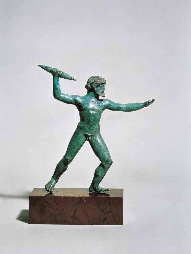 Zeus brandissant son foudre, statuette grecque en bronze.