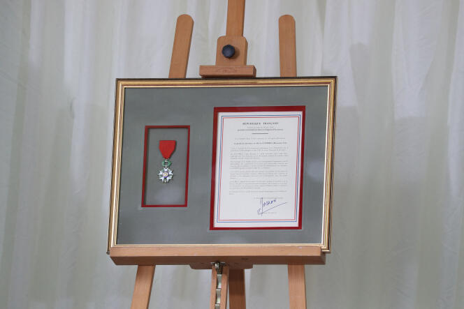 Présentation de la Légion d’honneur lors de la visite d’Emmanuel Macron à Londres, le 18 juin 2020, pour les 80 ans de l’appel du général de Gaulle.