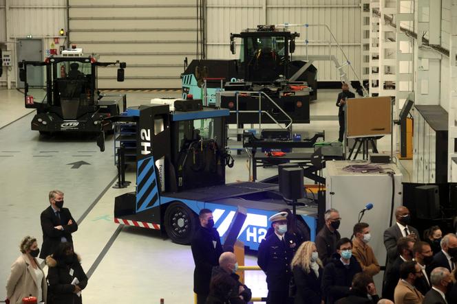 Lors d’une visite de Jean-Baptiste Djebbari, ministre délégué chargé des transports, à l'entreprise Gaussin, producteur de véhicules lourds motorisés à l'hydrogène, à Héricourt (Haute-Saône), le 12 mars 2021.