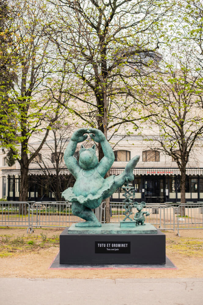 Le Chat De Philippe Geluck Prend L Air Sur Les Champs Elysees