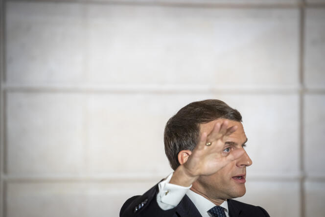 Emmanuel Macron, lors d’une conférence de presse après un Conseil européen en visioconférence, à l’Elysée, le 26 mars.