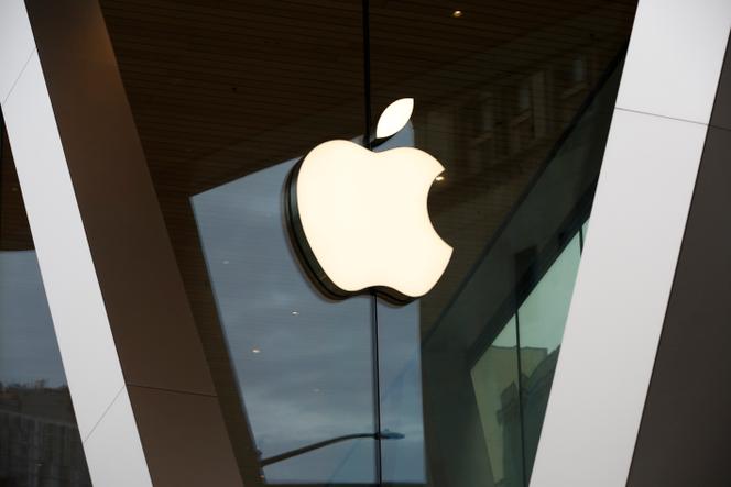 Le logo d’Apple, sur la façade d’un Apple Store, à New York.