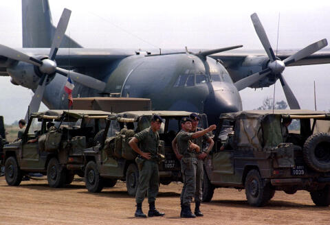 French soldiers prepare to leave Bukavu airport as they complete their withdrawal from the safe zone into Zaire, August 21, at the end of "Operation Turquoise