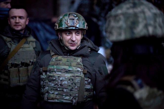 Le président ukrainien Volodymyr Zelensky visite les troupes dans la région de Donetsk, le 11 février.