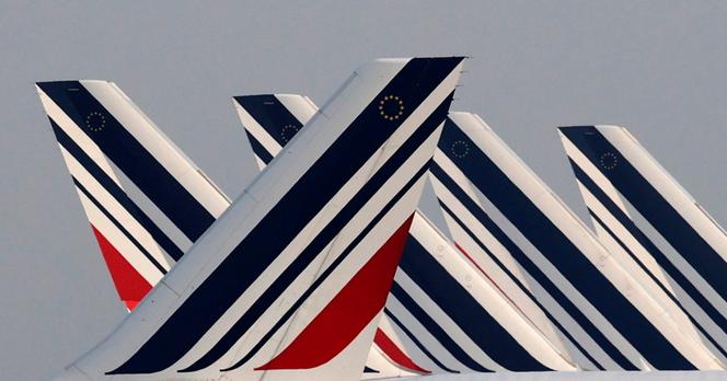 Al timón de varios aviones de Air France estacionados en el aeropuerto Roissy Charles de Gaulle, cerca de París, el 2 de abril.