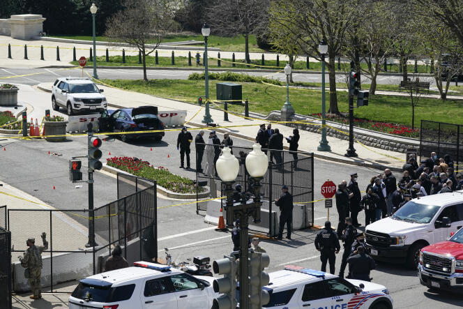 Polizeibeamte des Kapitols in der Nähe eines Fahrzeugs, das am 2. April einen Kontrollpunkt des Senats auf dem DC DC in Washington betrat.
