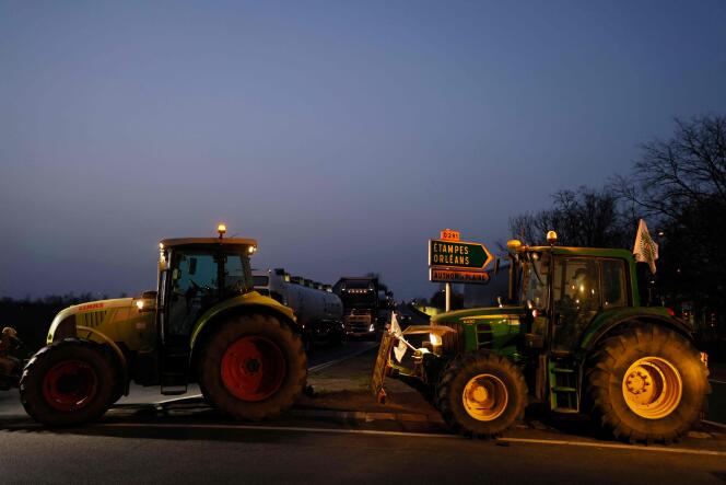Les agriculteurs manifestent dans la région parisienne, vendredi 2 avril au matin, contre la future réforme de la PAC.