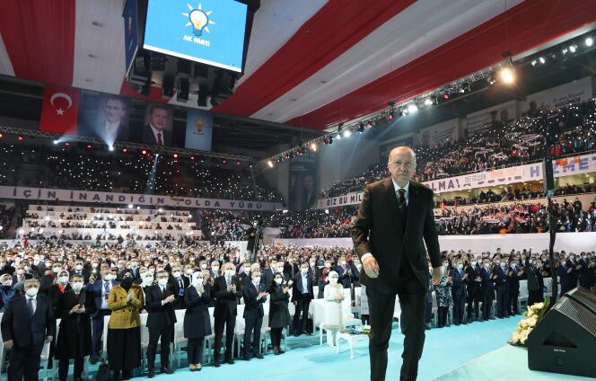 Le président turc Recep Tayyip Erdogan assiste au grand congrès du Parti de la justice et du développement (AKP, islamo-conservateur), à Ankara, le 24 mars 2021.