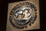 Devant les bureaux du FMI, à Washington, en avril 2021.