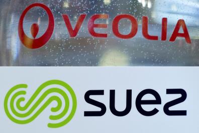 (FILES) (COMBO) This combination of pictures created on September 14, 2020 shows the logo of French international utility group Veolia Environnement (up) on February 26, 2015, and the logo of French group Suez on September 7, 2020. The Veolia group, which has launched a takeover offer for Suez, its competitor in the water and waste sector, has ordered the latter to "deactivate" its foundation under Dutch law, which aims to prevent the sale of Suez' water assets, calling for "dialogue" in a statement released on April 5. - / AFP / KENZO TRIBOUILLARD AND ERIC PIERMONT 