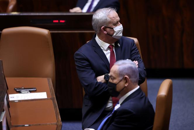 Le premier ministre israélien, Benyamin Nétanyahou, et son ministre de la défense, Benny Gantz, le 6 avril 2021 à la Knesset, à Jérusalem.