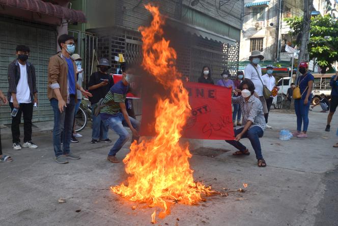 Lors d’une manifestation à Rangoun, en Birmanie, le 7 avril.